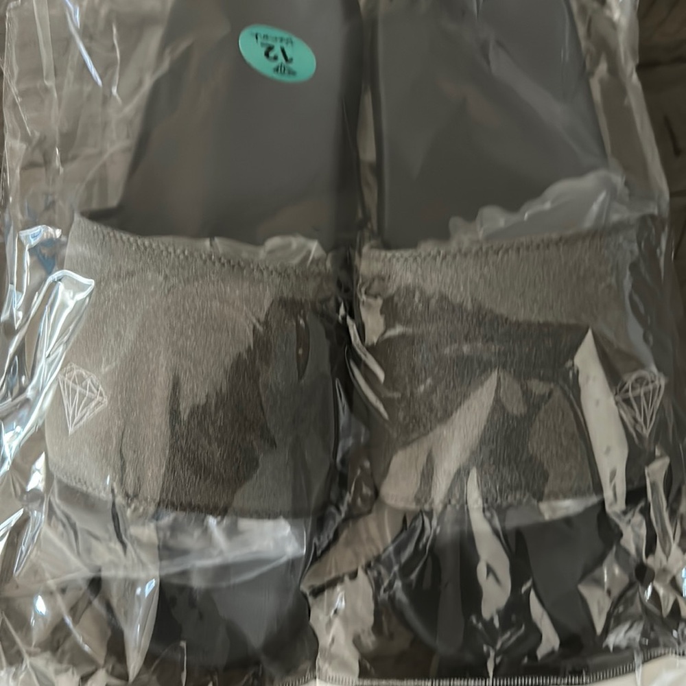 Grey size 12 diamond supply co. Slides